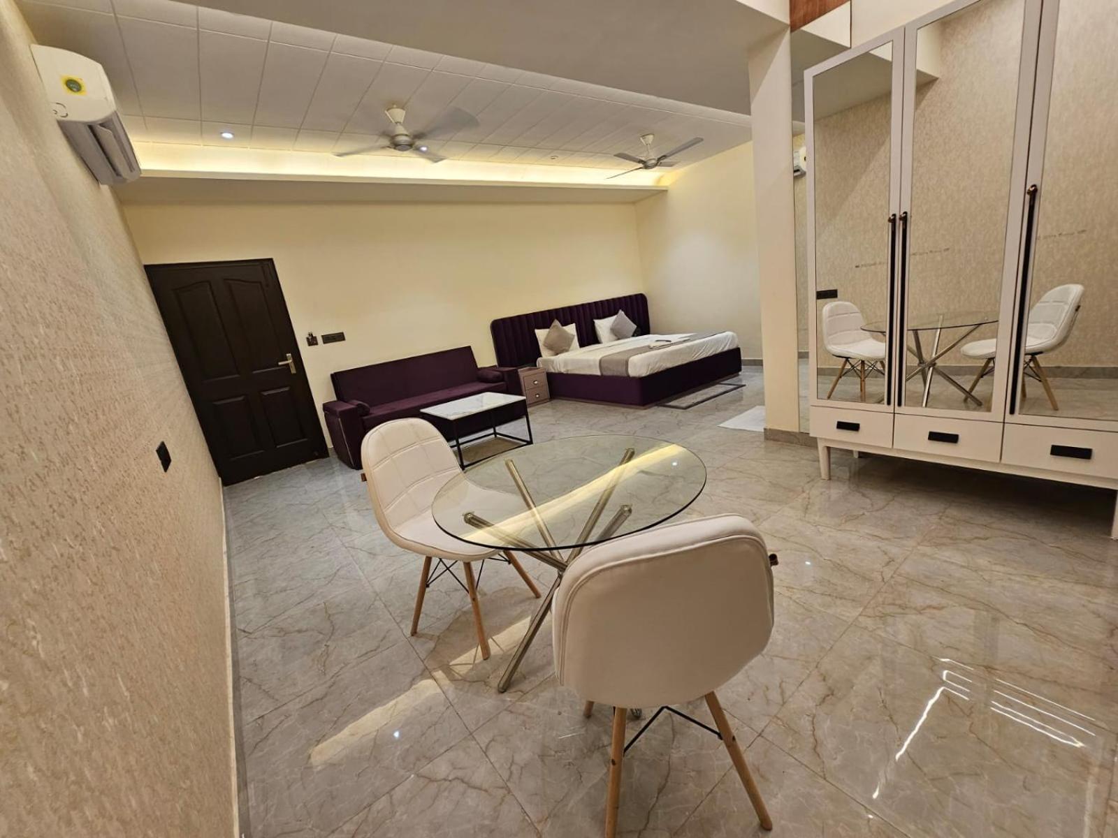 Hotel The Glass House Greater Noida Exteriér fotografie
